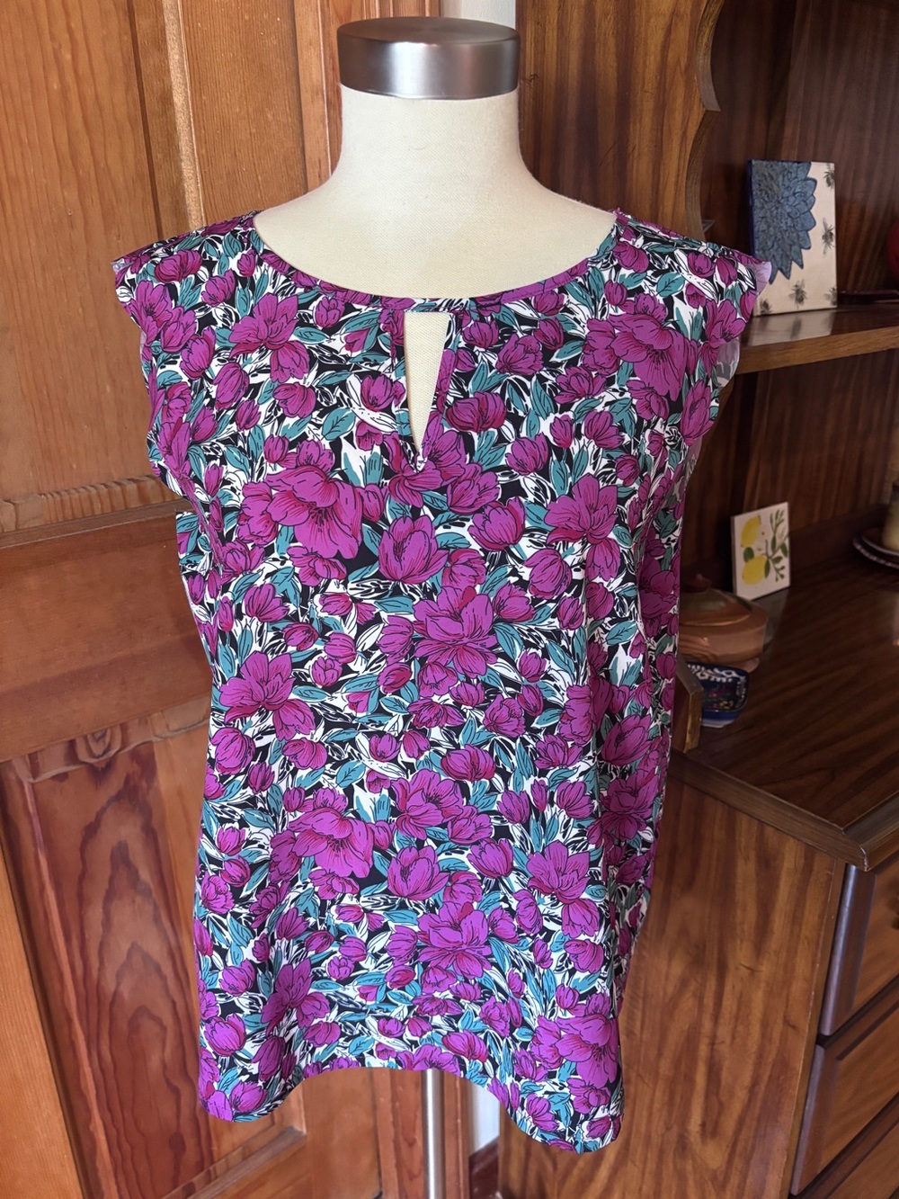 Floral Keyhole Sleeveless Top in Magenta and Teal